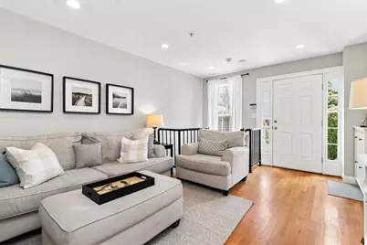 9 Russell St #3, Waltham, MA 02453 - Photo 5