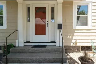34 Beach St, Rockport, MA 01966 - Photo 5