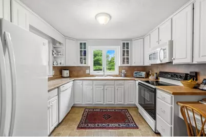 17 Woodlawn Ave, Holbrook, MA 02343 - Photo 11