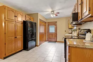 44 W Brookfield Rd, North Brookfield, MA 01535 - Photo 3