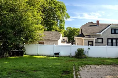 1388 Bay St, Springfield, MA 01109 - Photo 9