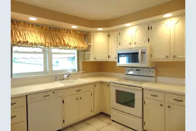 225 Reingold Ave, Fitchburg, MA 01420 - Photo 5