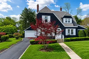 24 Lindbergh Ave, Holyoke, MA 01040 - Photo 1