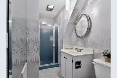 24 Lindbergh Ave, Holyoke, MA 01040 - Photo 19