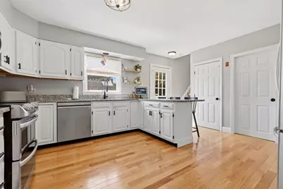 22 Myrtle St, Beverly, MA 01915 - Photo 5