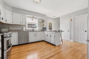 22 Myrtle St, Beverly, MA 01915 - Photo 5