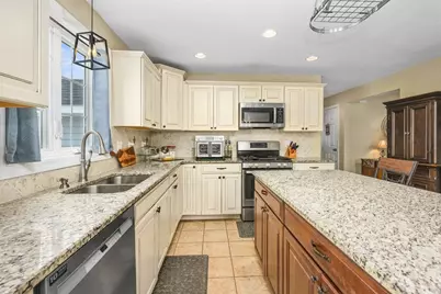 138 Sprague St, Fall River, MA 02724 - Photo 11