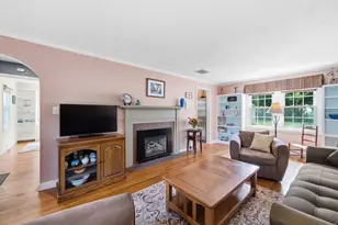 34 Harwich Rd, West Springfield, MA 01089 - Photo 3