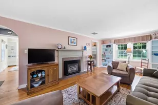 34 Harwich Rd, West Springfield, MA 01089 - Photo 3