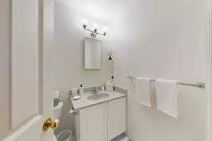 4 Charlesgate E, Boston, MA 02215 - Photo 17
