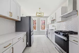 24 Washington Ave, Holyoke, MA 01040 - Photo 15