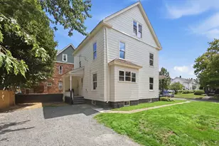 24 Washington Ave, Holyoke, MA 01040 - Photo 3