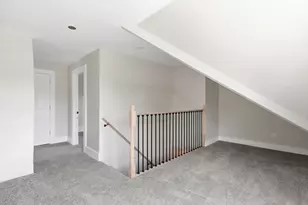 24 Washington Ave, Holyoke, MA 01040 - Photo 35