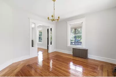 24 Washington Ave, Holyoke, MA 01040 - Photo 9