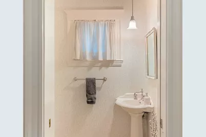 25 Bradford Rd, Newton, MA 02461 - Photo 9