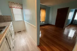 18 Winthrop Ave, Lowell, MA 01851 - Photo 9