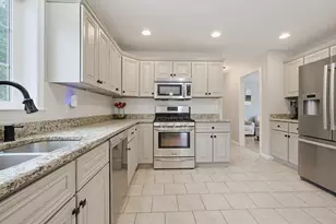 28 Roland Way, Milford, MA 01757 - Photo 5