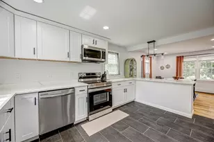 42 Pleasant View Ave, Lunenburg, MA 01462 - Photo 9