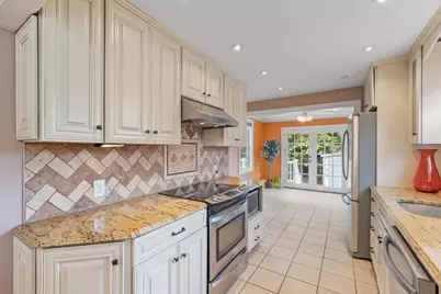 11 Magnolia St, Framingham, MA 01701 - Photo 9
