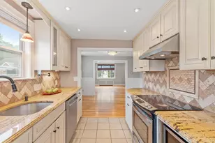 11 Magnolia St, Framingham, MA 01701 - Photo 9