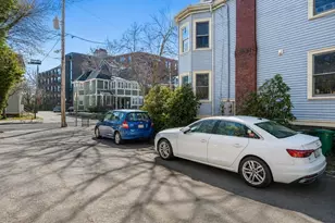 7 Russell St, Cambridge, MA 02140 - Photo 11