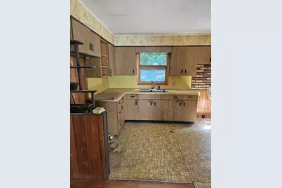37 Academy St, Chicopee, MA 01013 - Photo 5