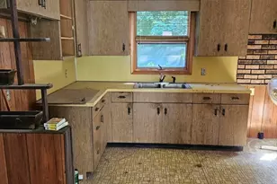 37 Academy St, Chicopee, MA 01013 - Photo 5