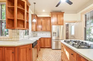 52 Mattoon St, Springfield, MA 01105 - Photo 5