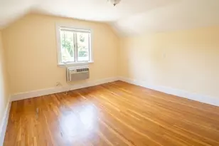 53 Oakland St, Medford, MA 02155 - Photo 9