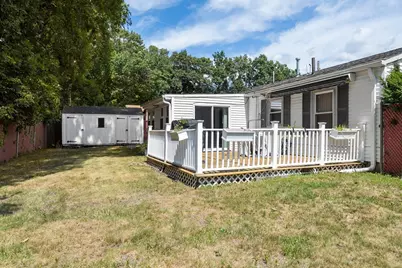 136 Laurie Ln, Lowell, MA 01854 - Photo 5