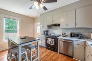 1136 N Pleasant St, Amherst, MA 01002 - Photo 13