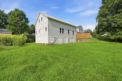 1136 N Pleasant St, Amherst, MA 01002 - Photo 9