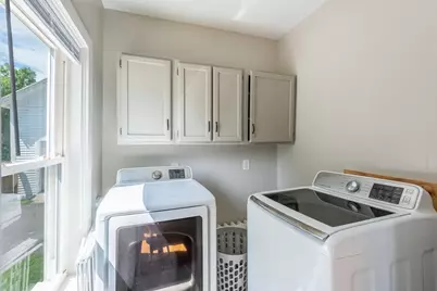 1136 N Pleasant St, Amherst, MA 01002 - Photo 23