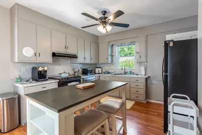 1136 N Pleasant St, Amherst, MA 01002 - Photo 15