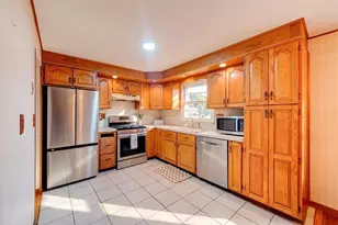 15 Carriage Dr, Chelmsford, MA 01824 - Photo 3
