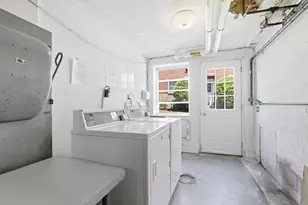 33 Montvale Ave, Woburn, MA 01801 - Photo 9