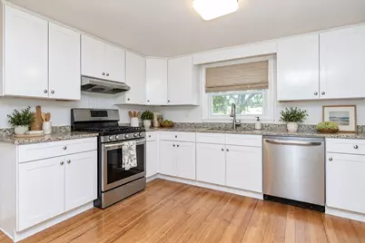 946 Bay Rd. #2, Hamilton, MA 01982 - Photo 3