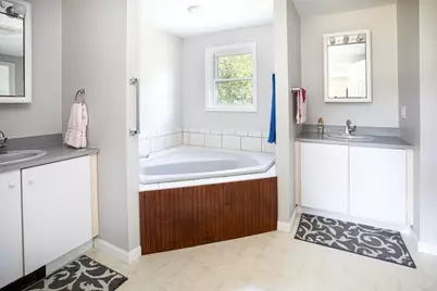 511 Old Fall River Rd, Dartmouth, MA 02747 - Photo 29