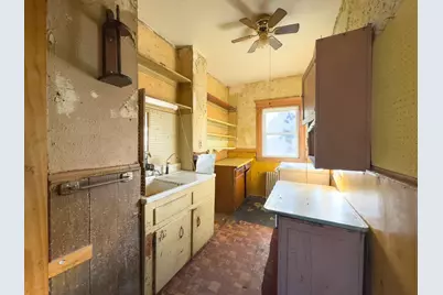 16 Ash St, Fairhaven, MA 02719 - Photo 7