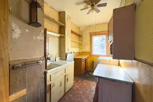 16 Ash St, Fairhaven, MA 02719 - Photo 7