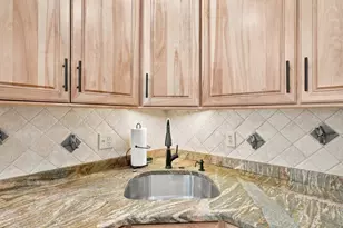 1002 Pine Brook Dr, Peabody, MA 01960 - Photo 9