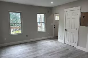 22 Pleasant St, Fitchburg, MA 01420 - Photo 11