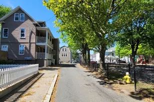 10 Pratt St, Salem, MA 01970 - Photo 3