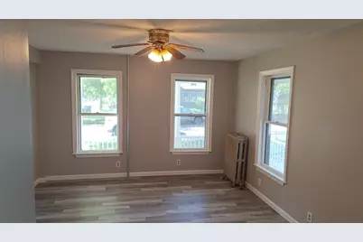 51 View St, Holyoke, MA 01040 - Photo 5