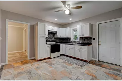 51 View St, Holyoke, MA 01040 - Photo 11