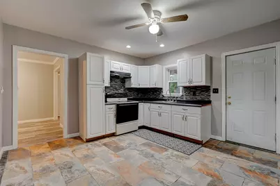 51 View St, Holyoke, MA 01040 - Photo 11