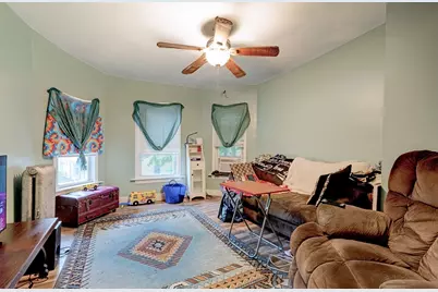 51 View St, Holyoke, MA 01040 - Photo 13
