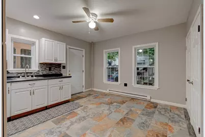 51 View St, Holyoke, MA 01040 - Photo 9
