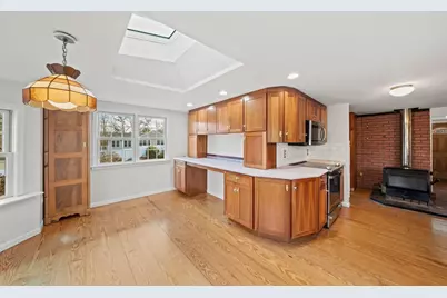 197 Circuit St, Hanover, MA 02339 - Photo 3