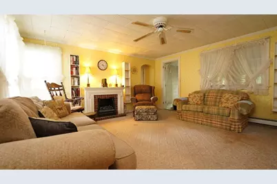 351 Towne St, North Attleboro, MA 02760 - Photo 9